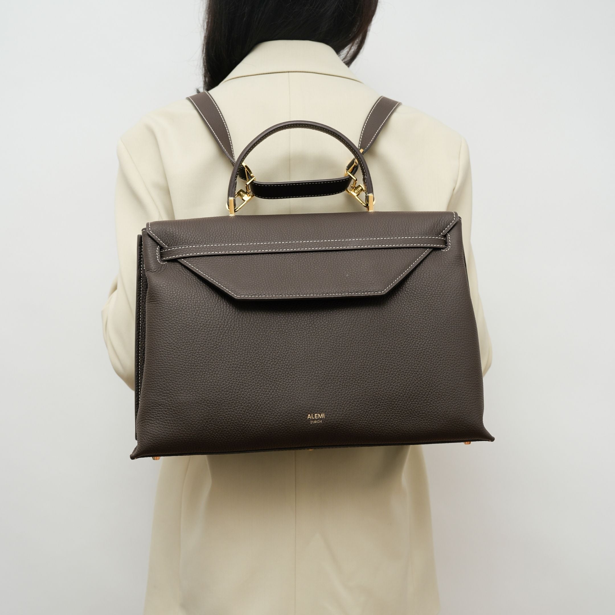 ALEMI Zurich | VIADUKT WORK | Laptop Bag | Dark Brown | Soft Grain Leather | Backpack on Person