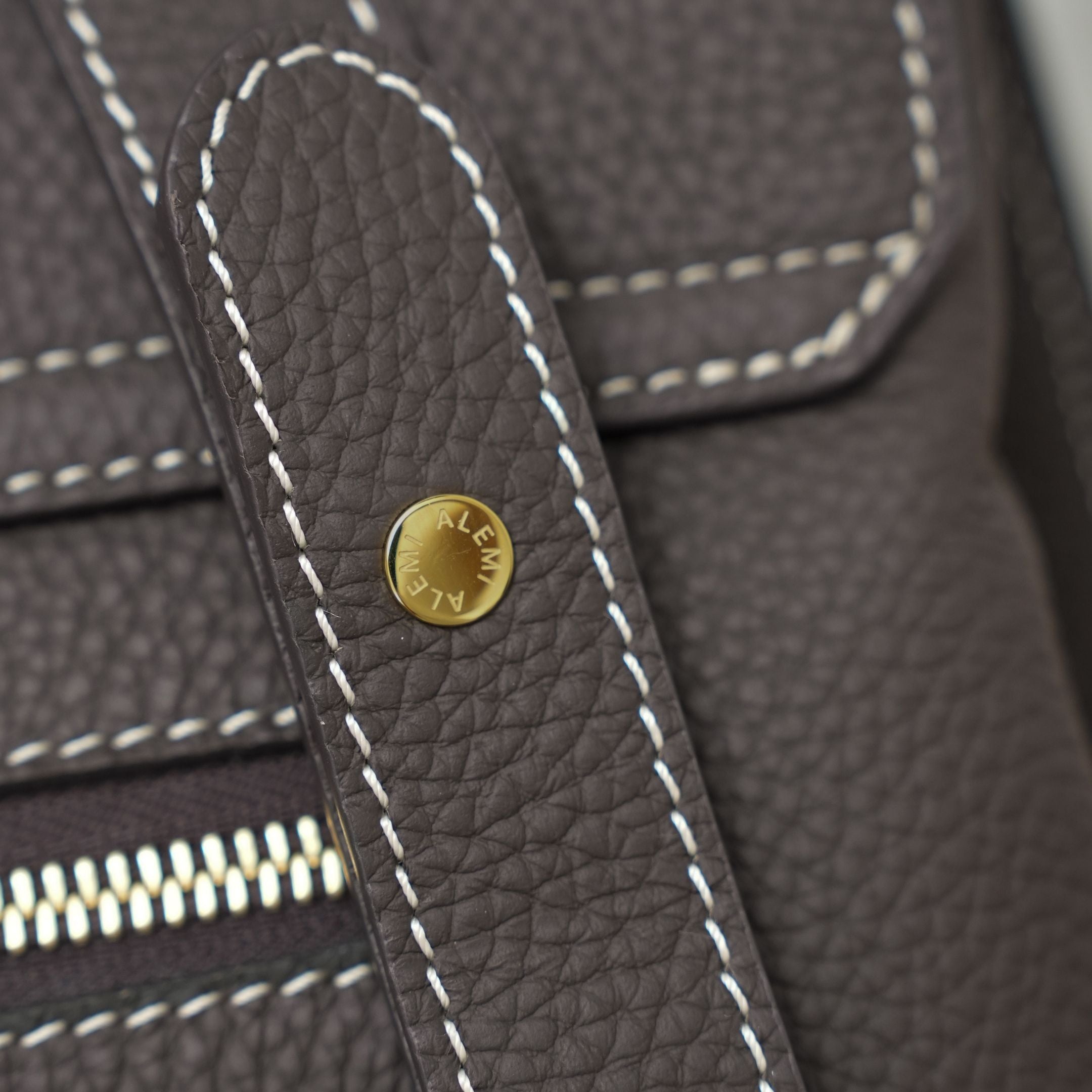 ALEMI Zurich | VIADUKT WORK | Laptop Bag | Dark Brown | Soft Grain Leather | Detail