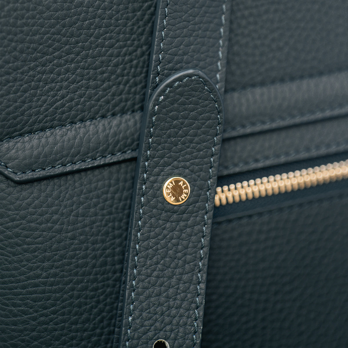 ALEMI Zurich | VIADUKT WORK | Laptop Bag | Deep Teal (Limited Edition) | Soft Grain Leather | Hardware detail