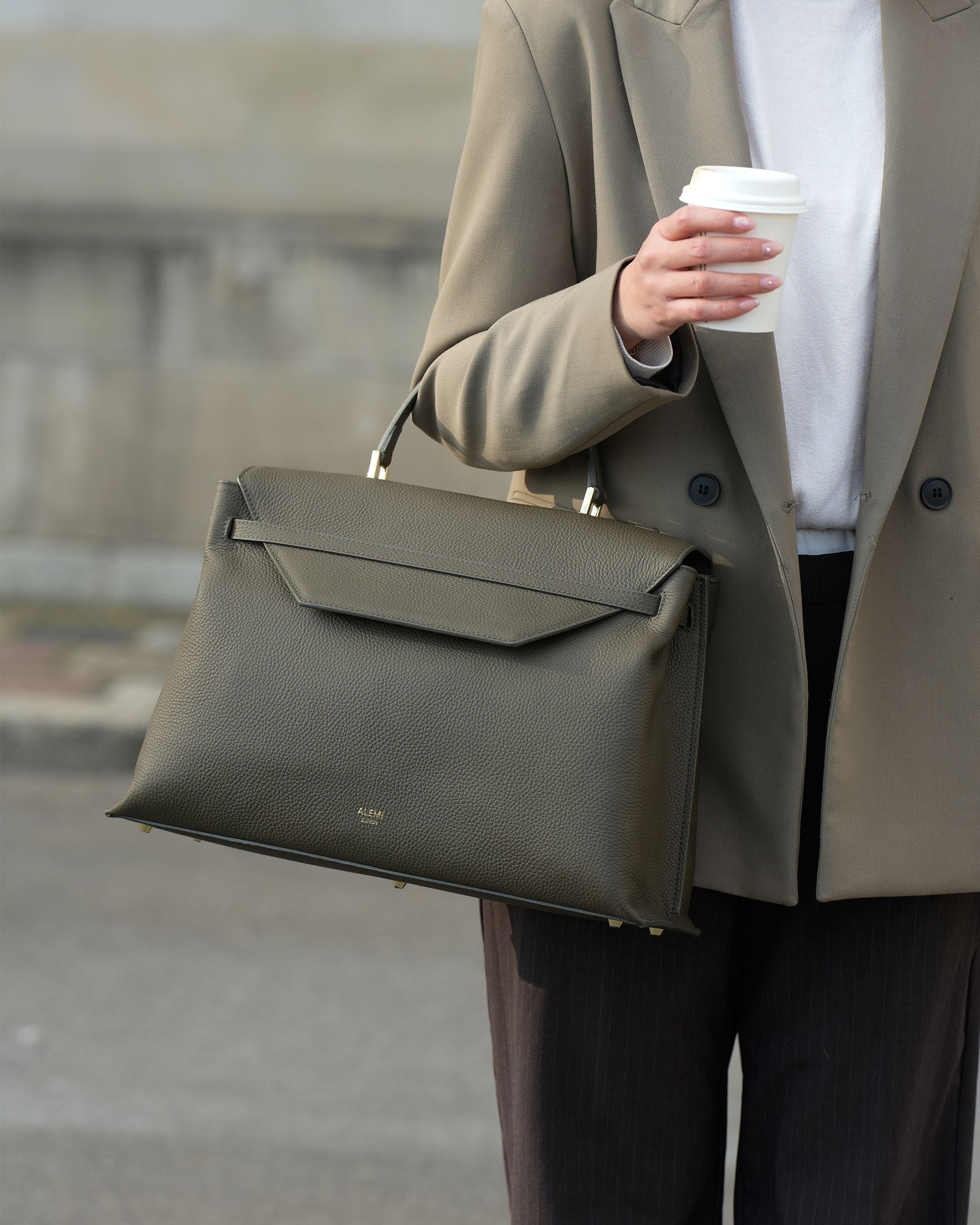 ALEMI Zurich | VIADUKT WORK | Laptop Bag | Olive Green | Soft Grain Leather | Bag on tophandel