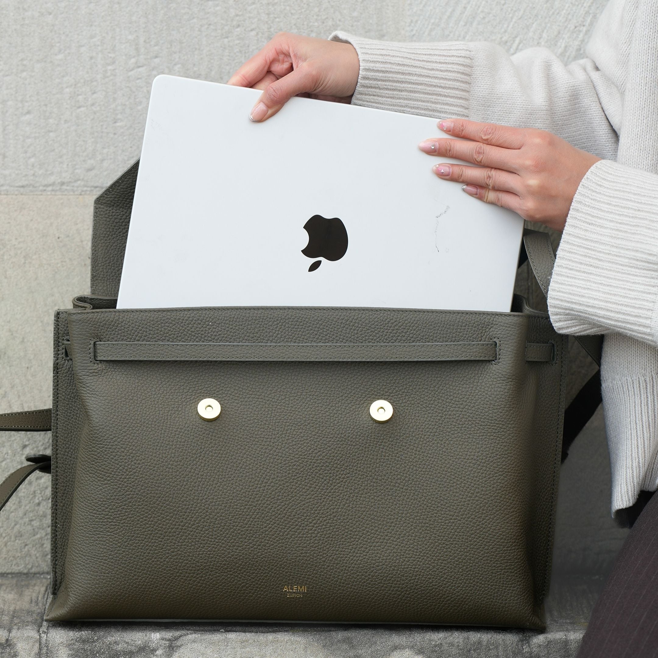 ALEMI Zurich | VIADUKT WORK | Laptop Bag | Olive Green | Soft Grain Leather | Bag with Laptop
