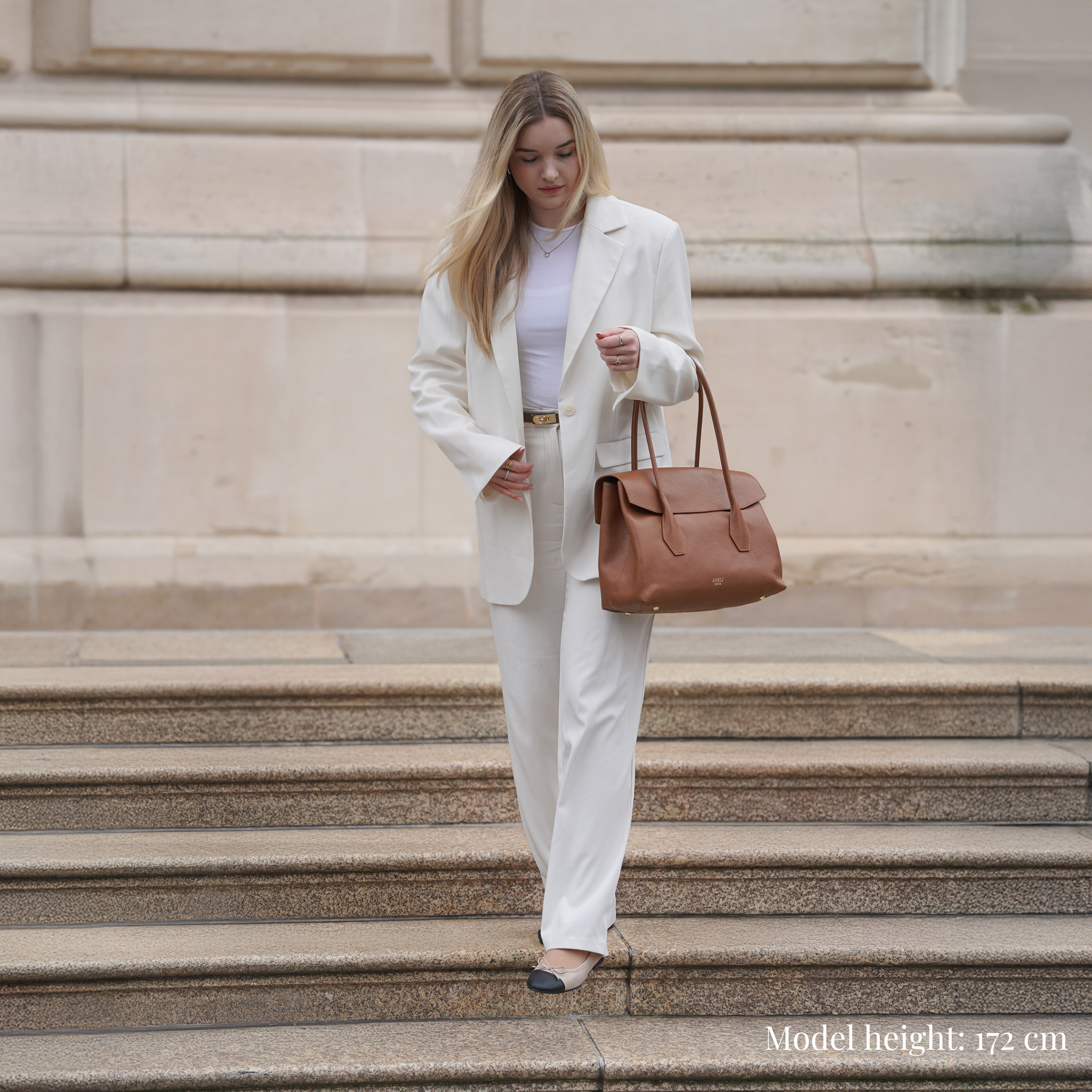 AMELI Zurich | IDA | Cognac | Dollorino Leather | Model