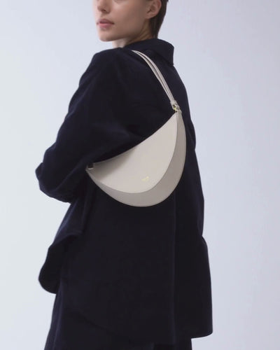 ALEMI Zurich | HELVETIA | Small Bag | Cloud Dancer | Pebbled Leather | Video