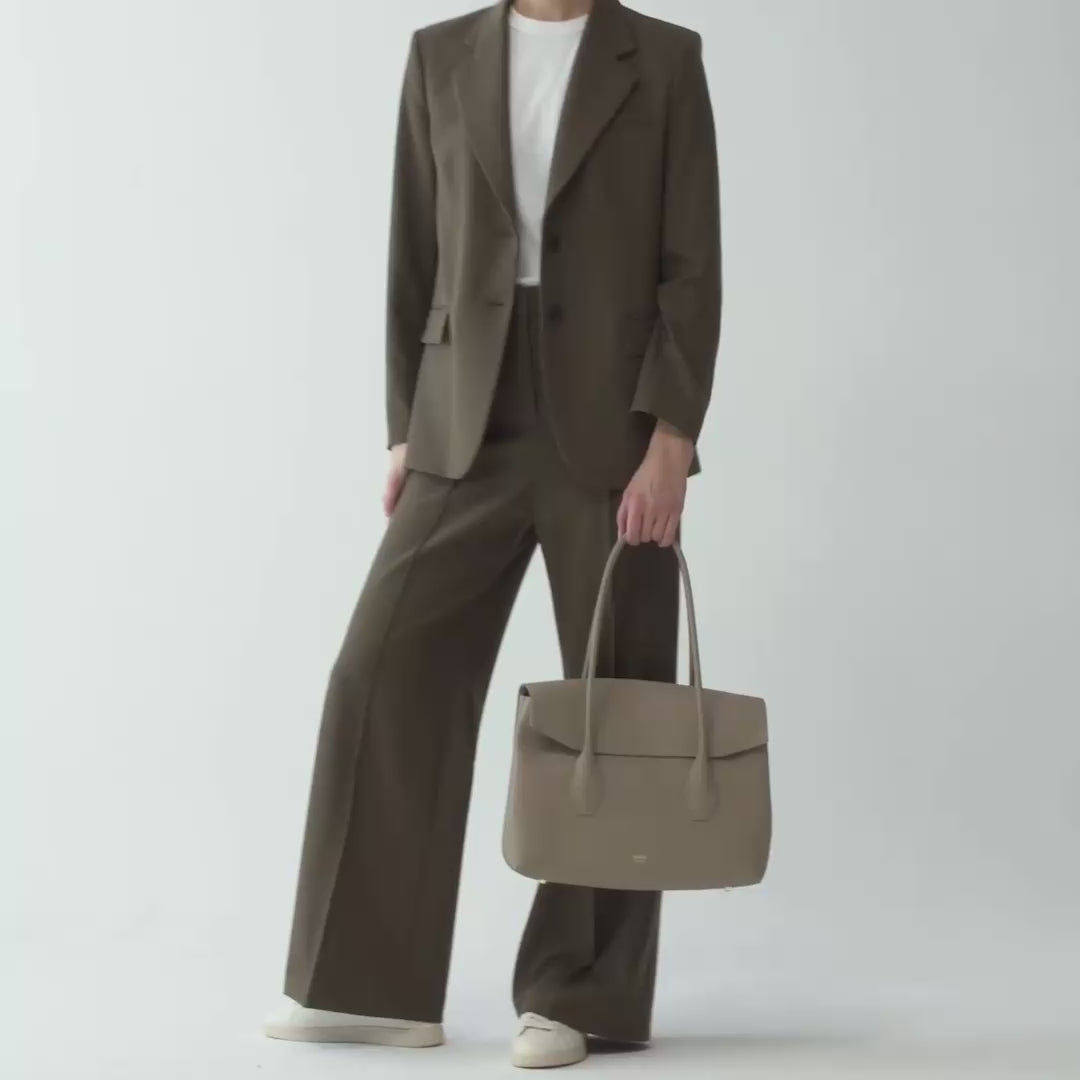 IDA in Beige - Versatile Leather Shopper for Women | ALEMI Zurich