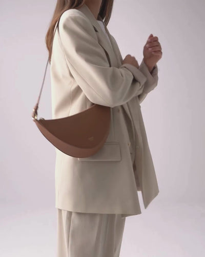 ALEMI Zurich | HELVETIA | Small Bag | Cognac | Pebbled Leather | Video