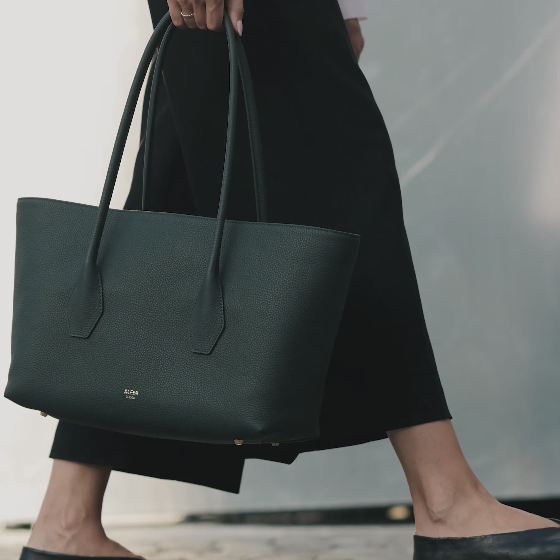 ALEMI Zurich | IDA | Laptop Bag | Deep Teal (Limited Edition) | Soft Grain Leather | Product video
