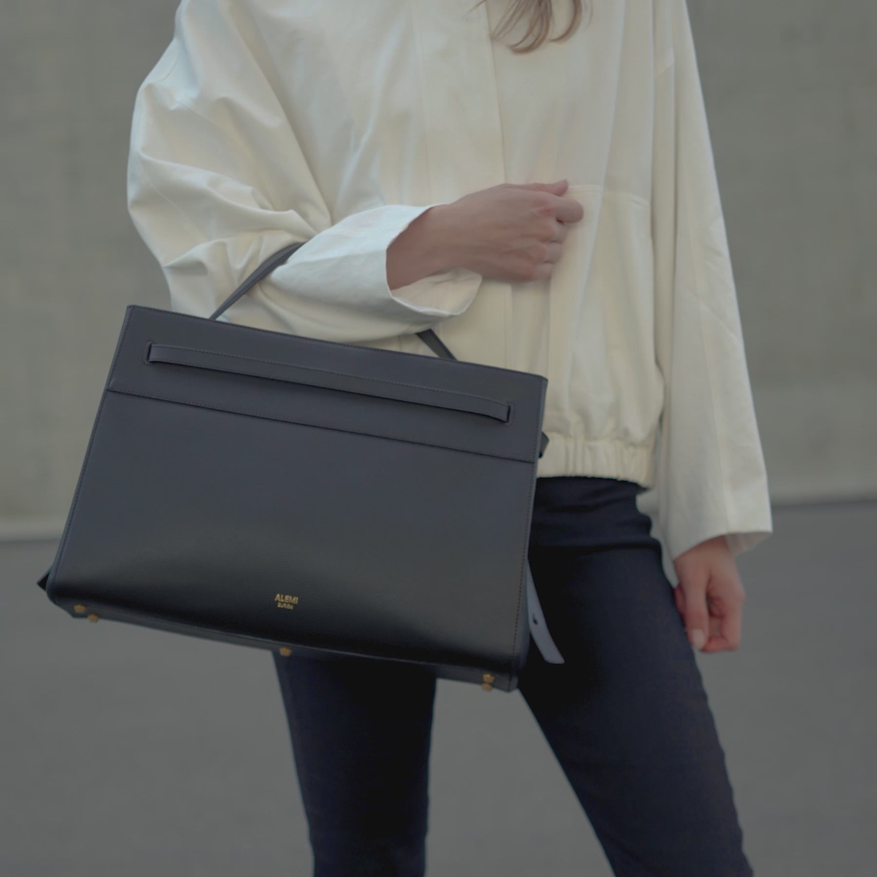 ALEMI Zurich | SEEFELD | Laptop Bag | Black | Pebbled Leather | Video bag on trolley