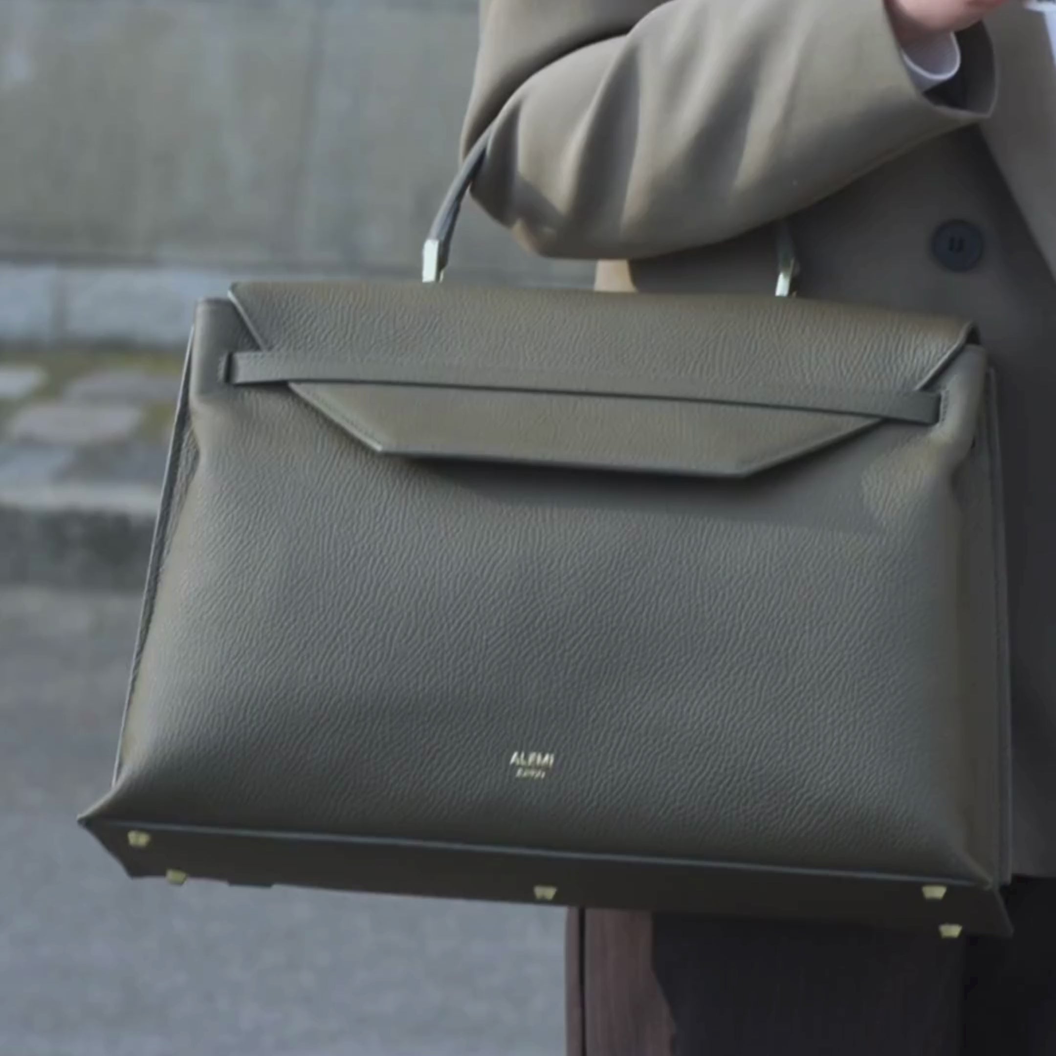 ALEMI Zurich | VIADUKT WORK | Laptop Bag | Olive Green | Soft Grain Leather | Video