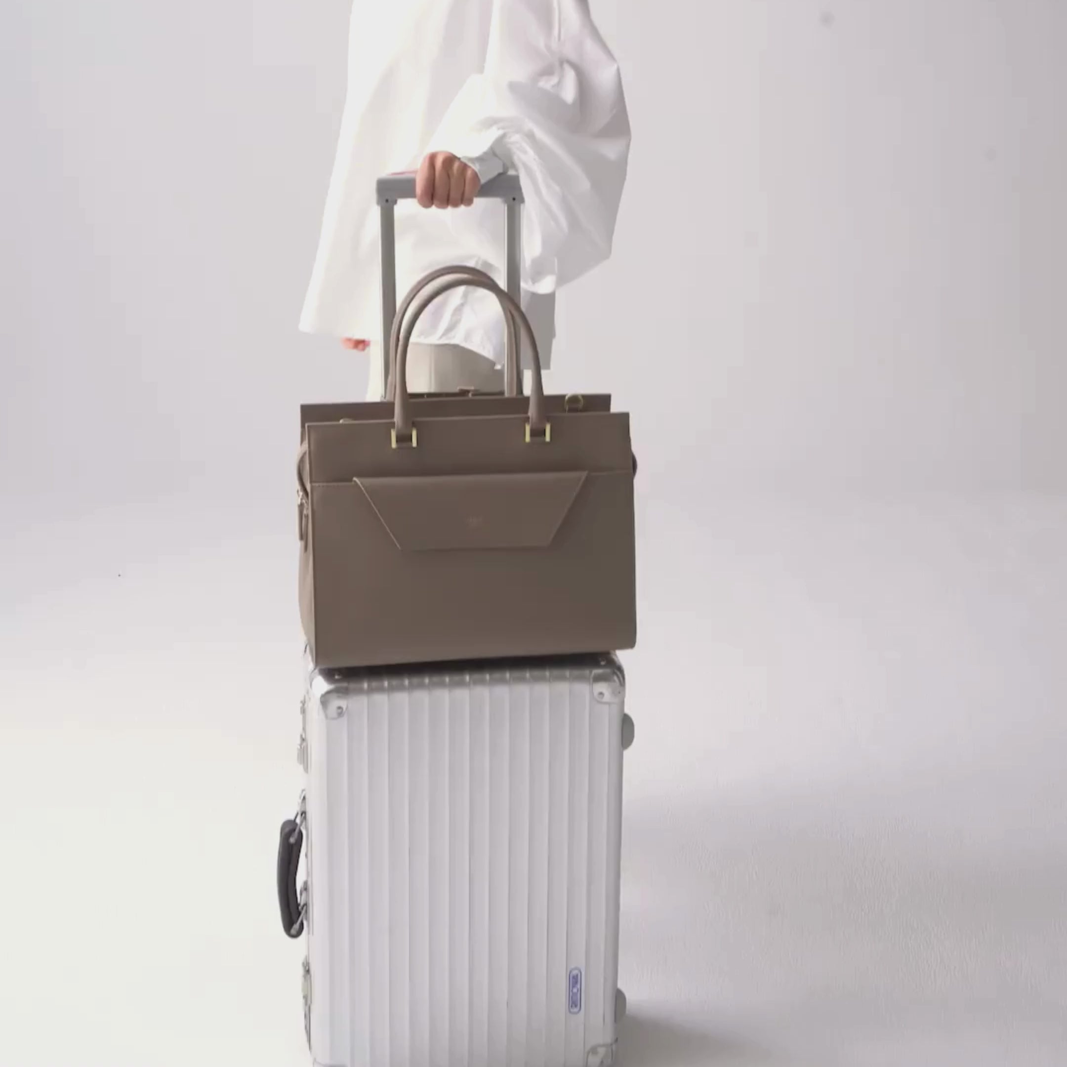 CENTRAL in Greige - Elegant Business Bag 14” Laptop | ALEMI Zurich