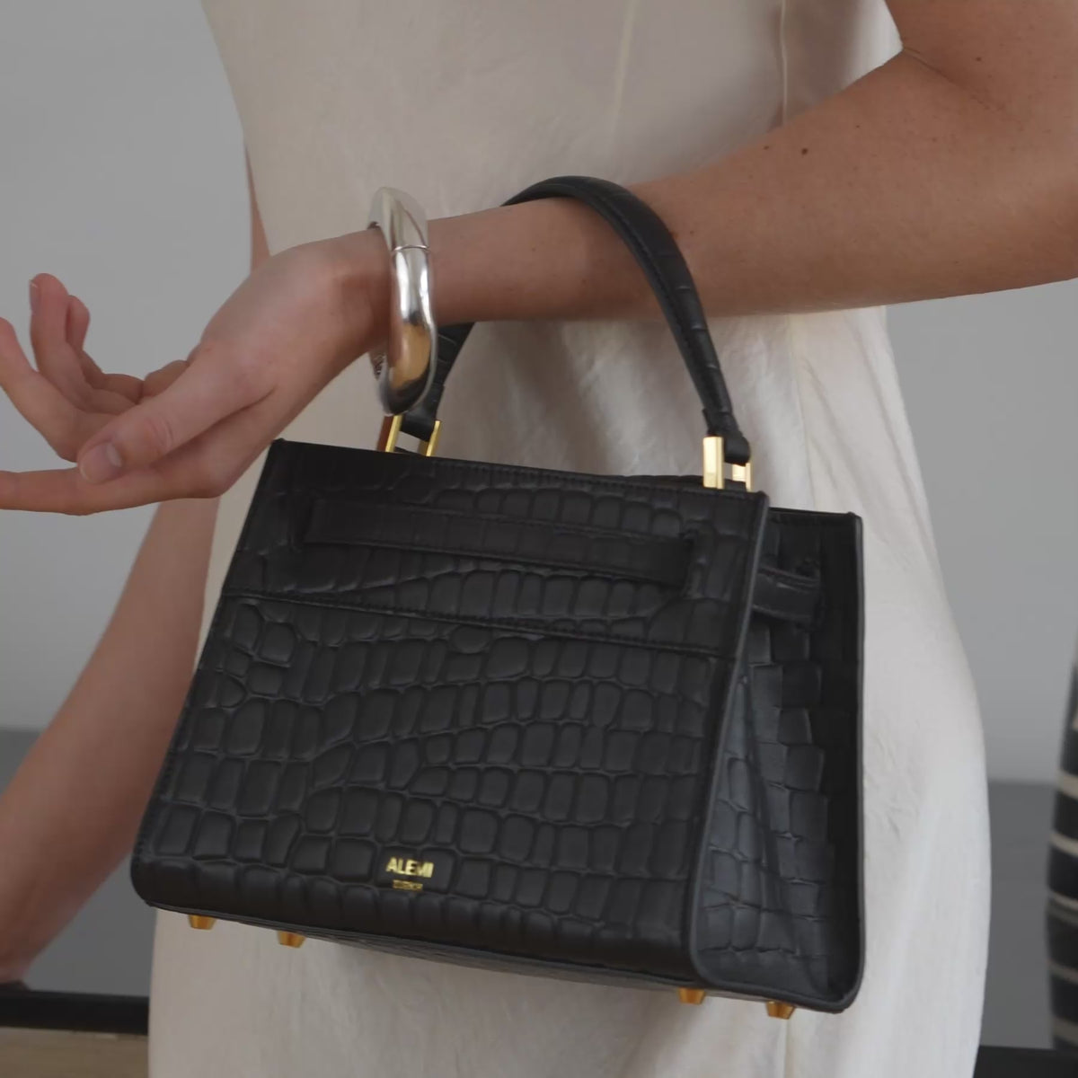 ALEMI Zurich | SEEFELD MINI | Small Bag | Black | Croc-Embossed Leather | Video