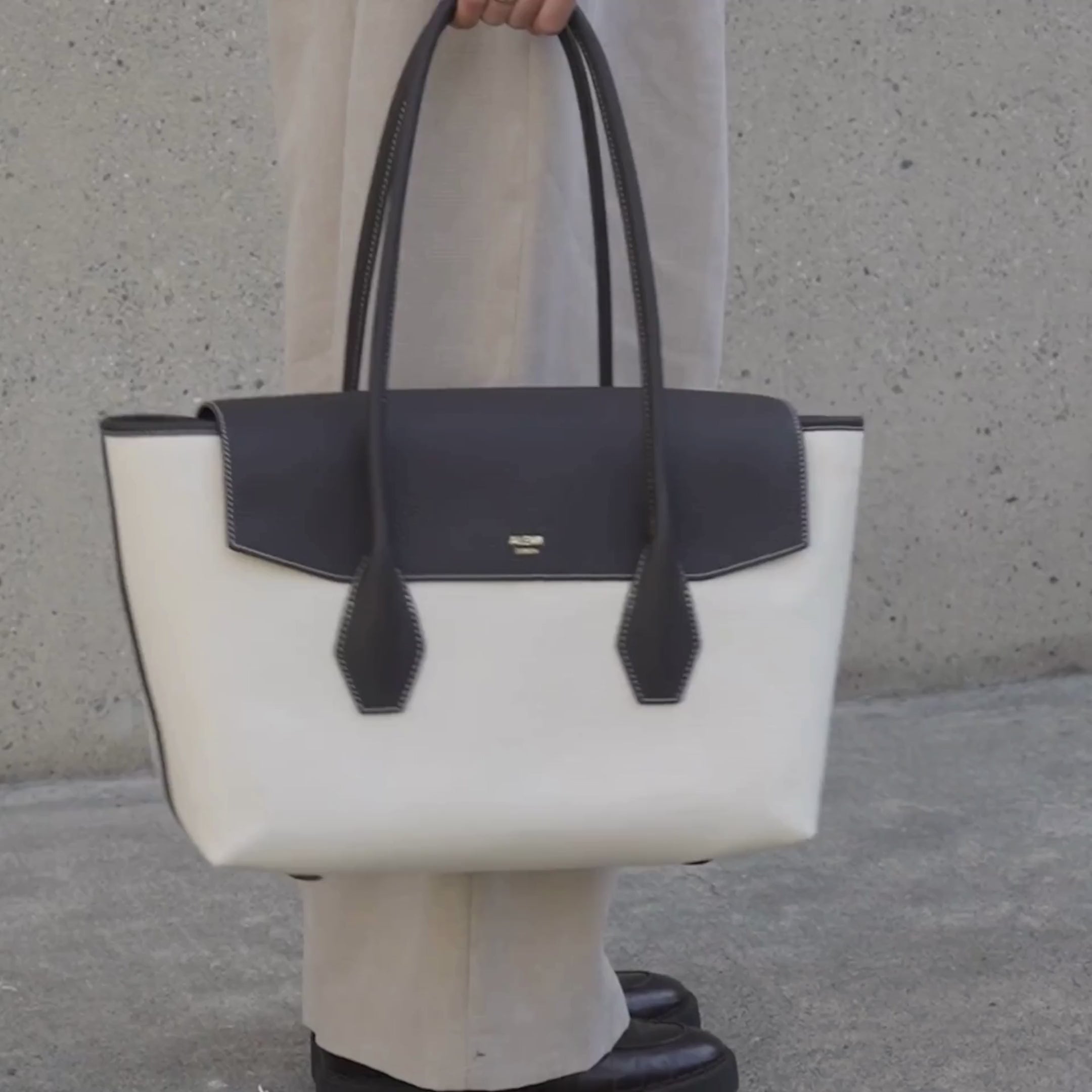 ALEMI Zurich | IDA | Laptop Bag | Beige Dark-Brown | Canvas | Video