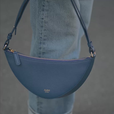 ALEMI Zurich | HELVETIA| Small Bag | Jeans Blue | Pebbled Leather | Bag video