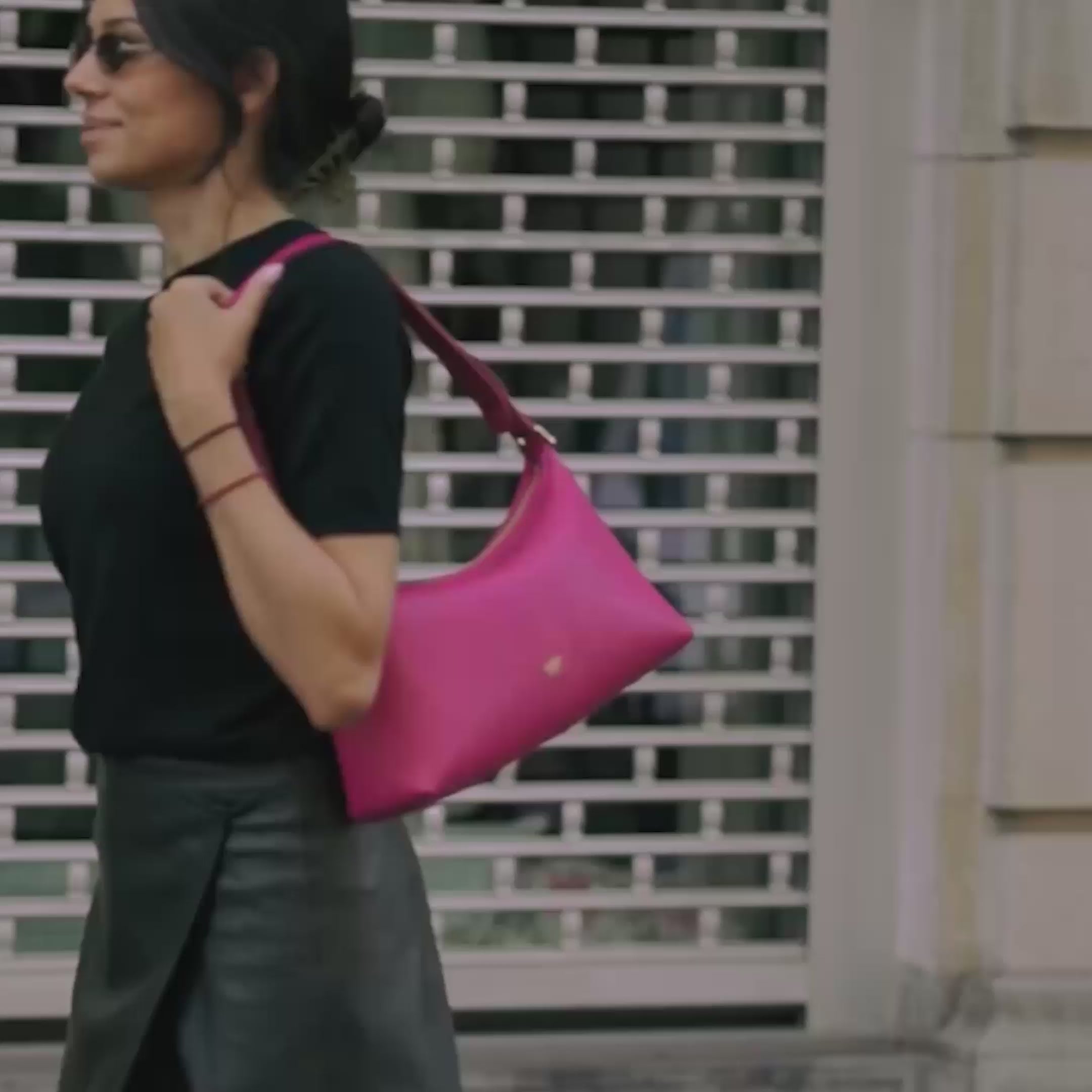 ALEMI Zurich | LETTEN SMALL | Small Bag | Fuchsia | Soft Grain Leather | Bag video