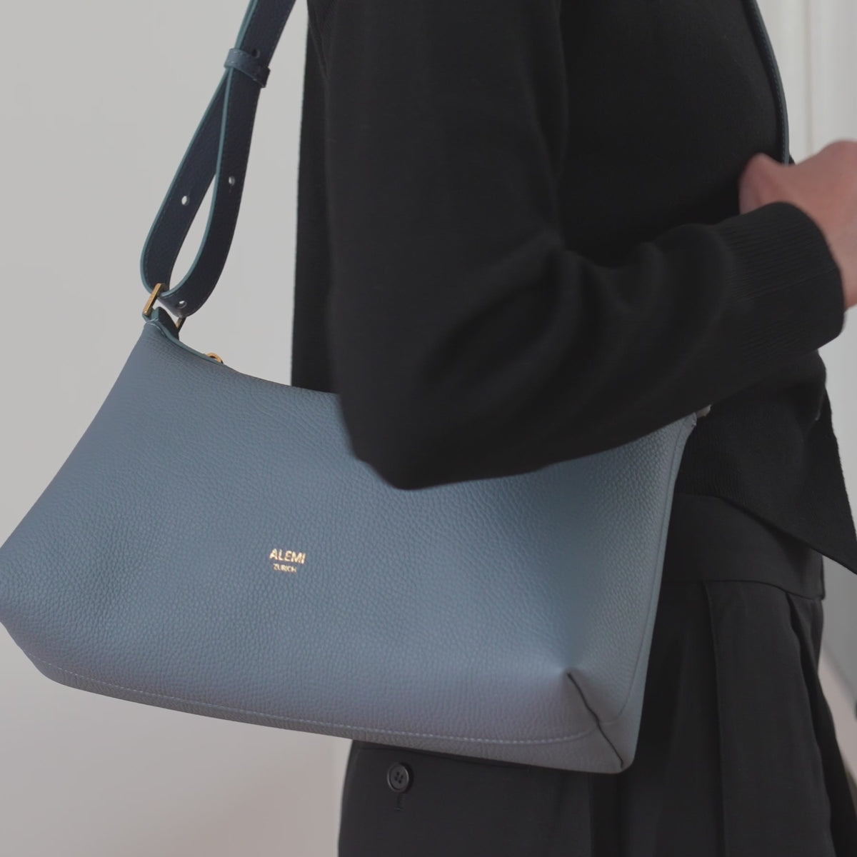 ALEMI Zurich | LETTEN SMALL | Small Bag | Ice Blue I Soft Grain Leather | Video