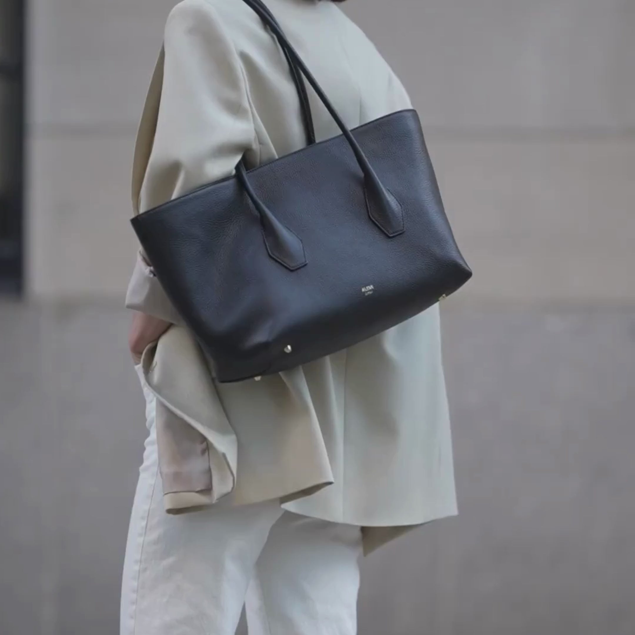 ALEMI Zurich | IDA | Laptop Bag | Black | Soft Grain Leather | Video