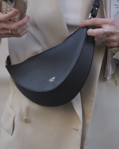 ALEMI Zurich | HELVETIA | Small Bag | Black | Pebbled Leather | Video